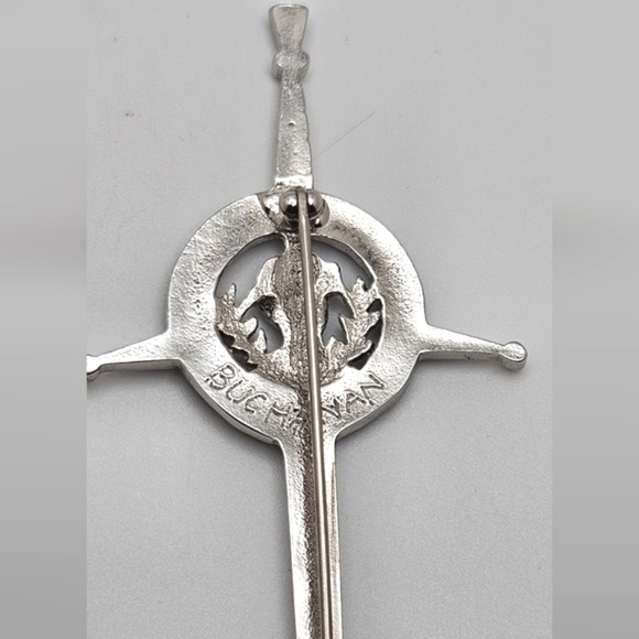 ๐ข3/$19๐ข Scottish Kilt Pin Brooch Signed BUCHANAN Clan Silver Tone - Picture 4 of 5